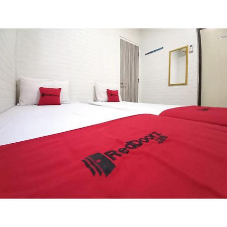 Reddoorz At Luxury Homestay Near Kantor Regional II Bkn Surabaya 诗都阿佐 外观 照片