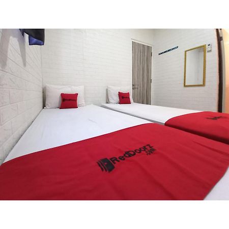 Reddoorz At Luxury Homestay Near Kantor Regional II Bkn Surabaya 诗都阿佐 外观 照片