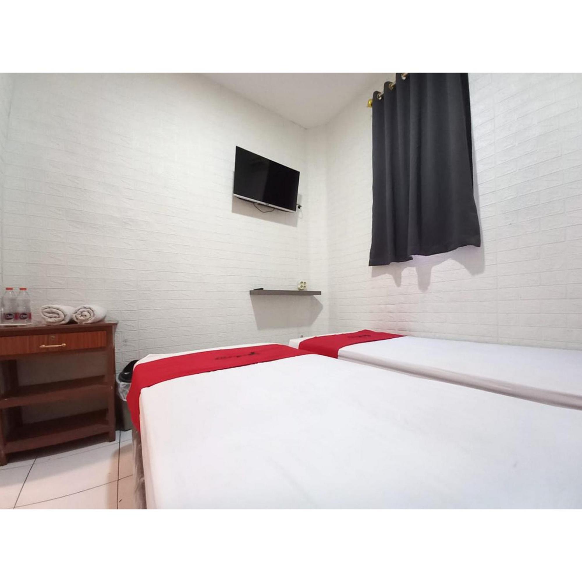 Reddoorz At Luxury Homestay Near Kantor Regional II Bkn Surabaya 诗都阿佐 外观 照片