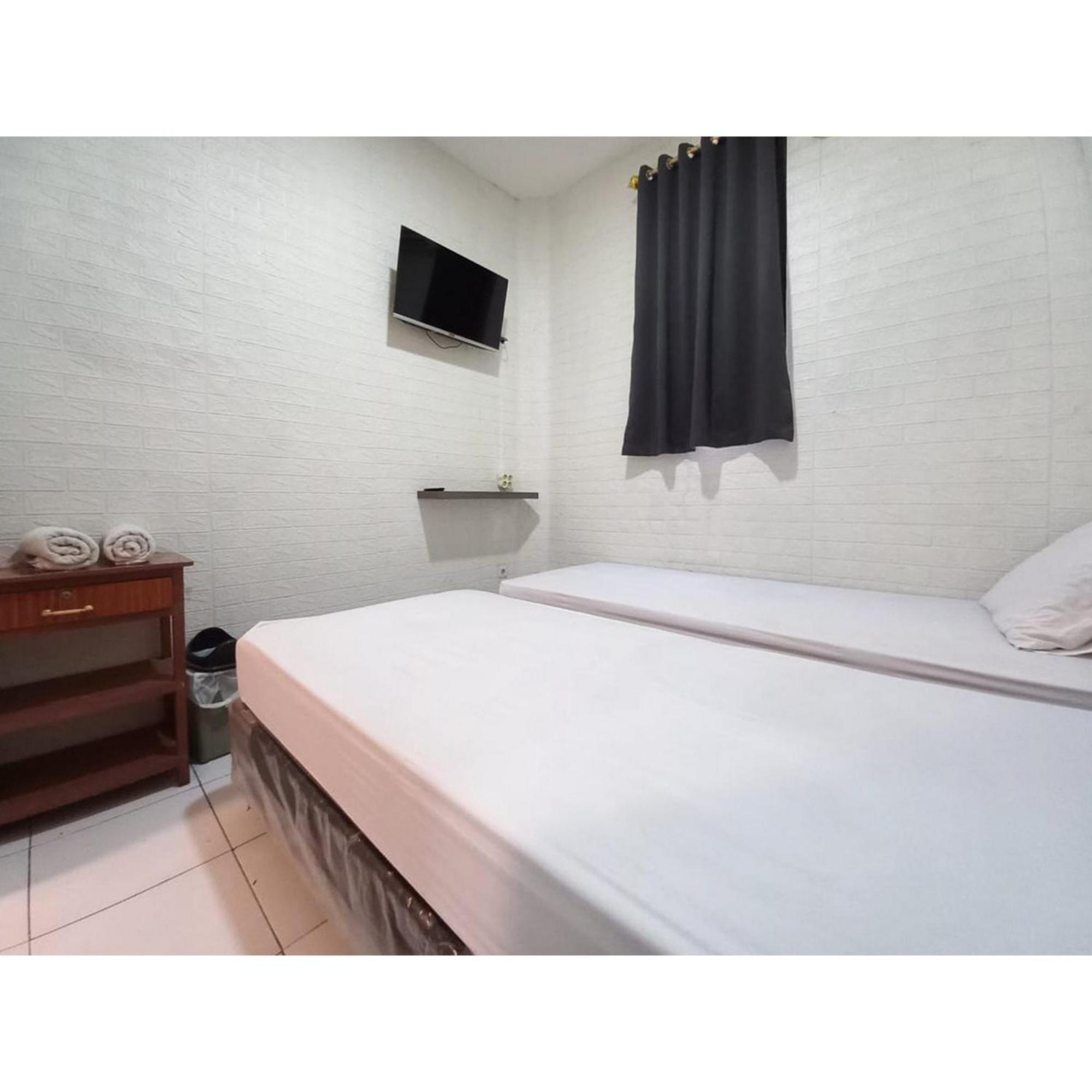 Reddoorz At Luxury Homestay Near Kantor Regional II Bkn Surabaya 诗都阿佐 外观 照片