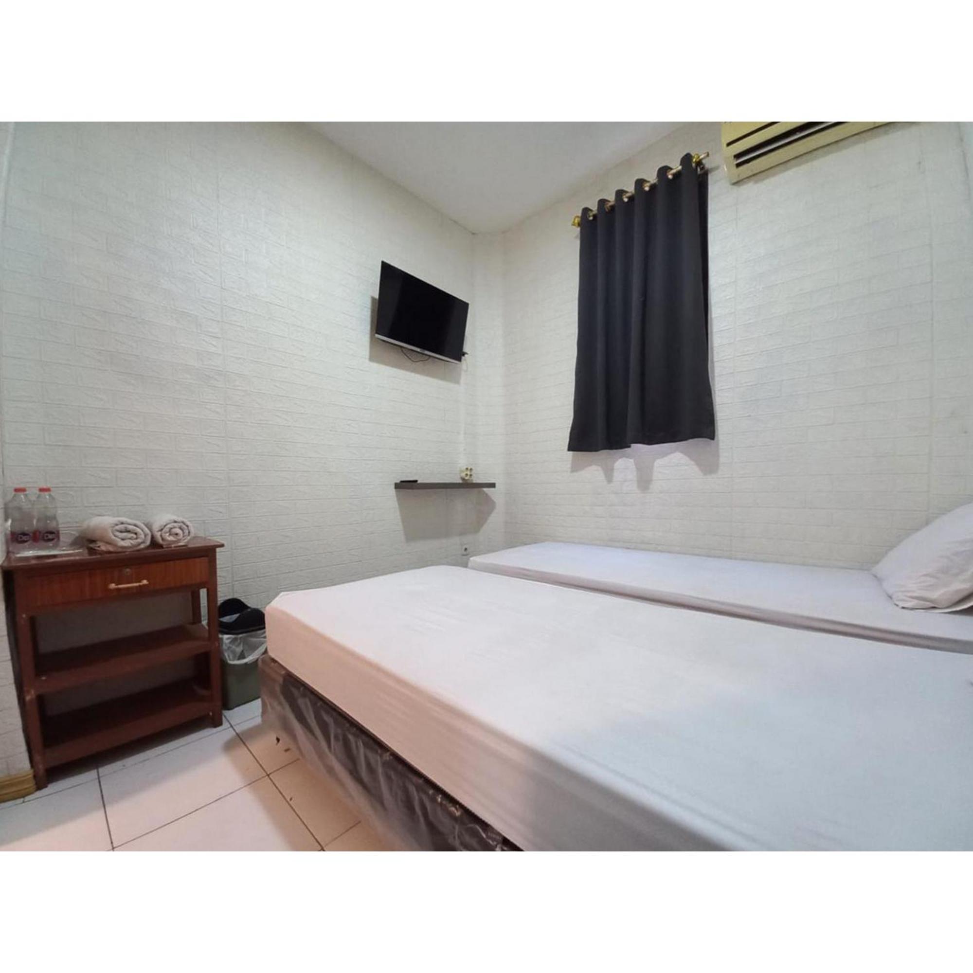 Reddoorz At Luxury Homestay Near Kantor Regional II Bkn Surabaya 诗都阿佐 外观 照片