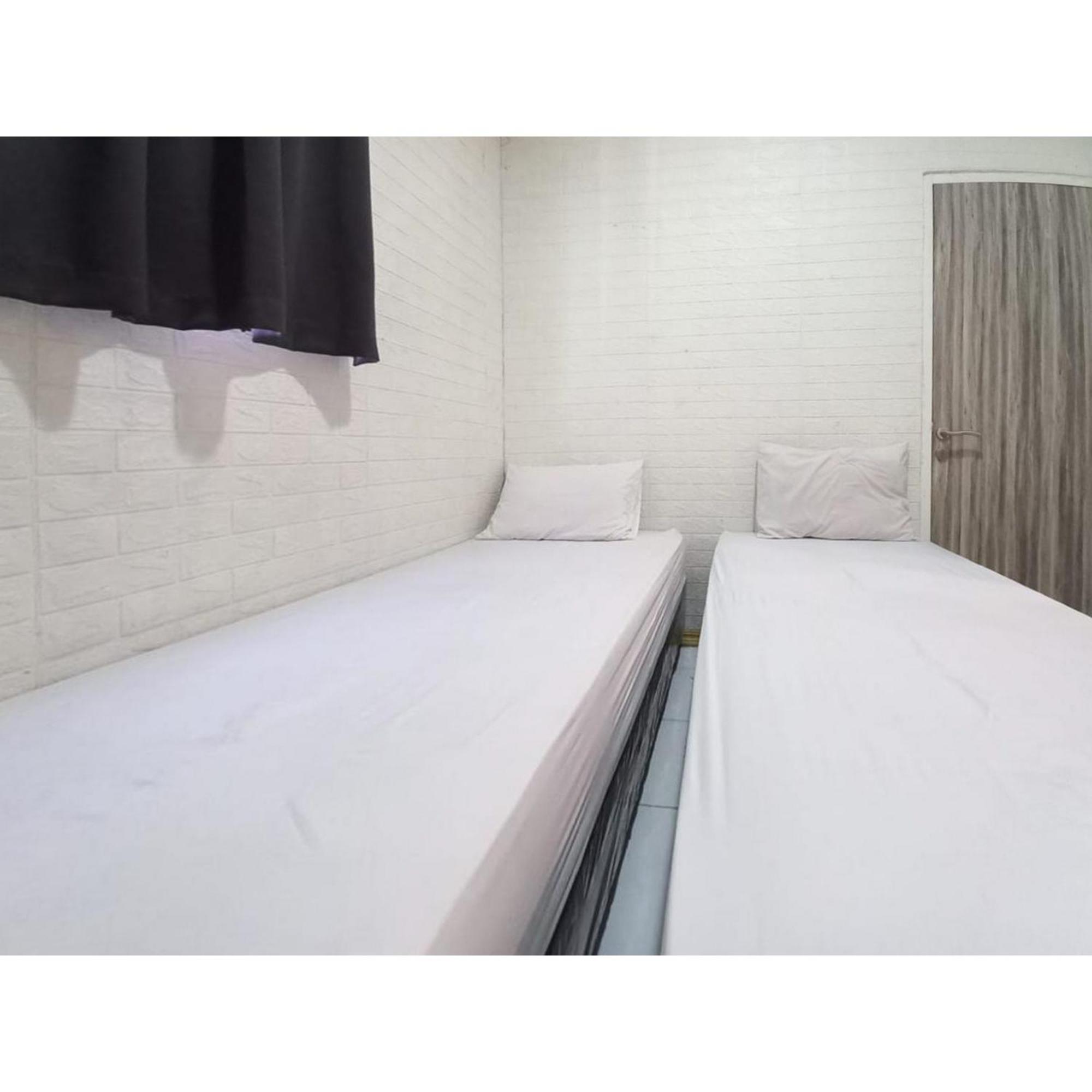 Reddoorz At Luxury Homestay Near Kantor Regional II Bkn Surabaya 诗都阿佐 外观 照片