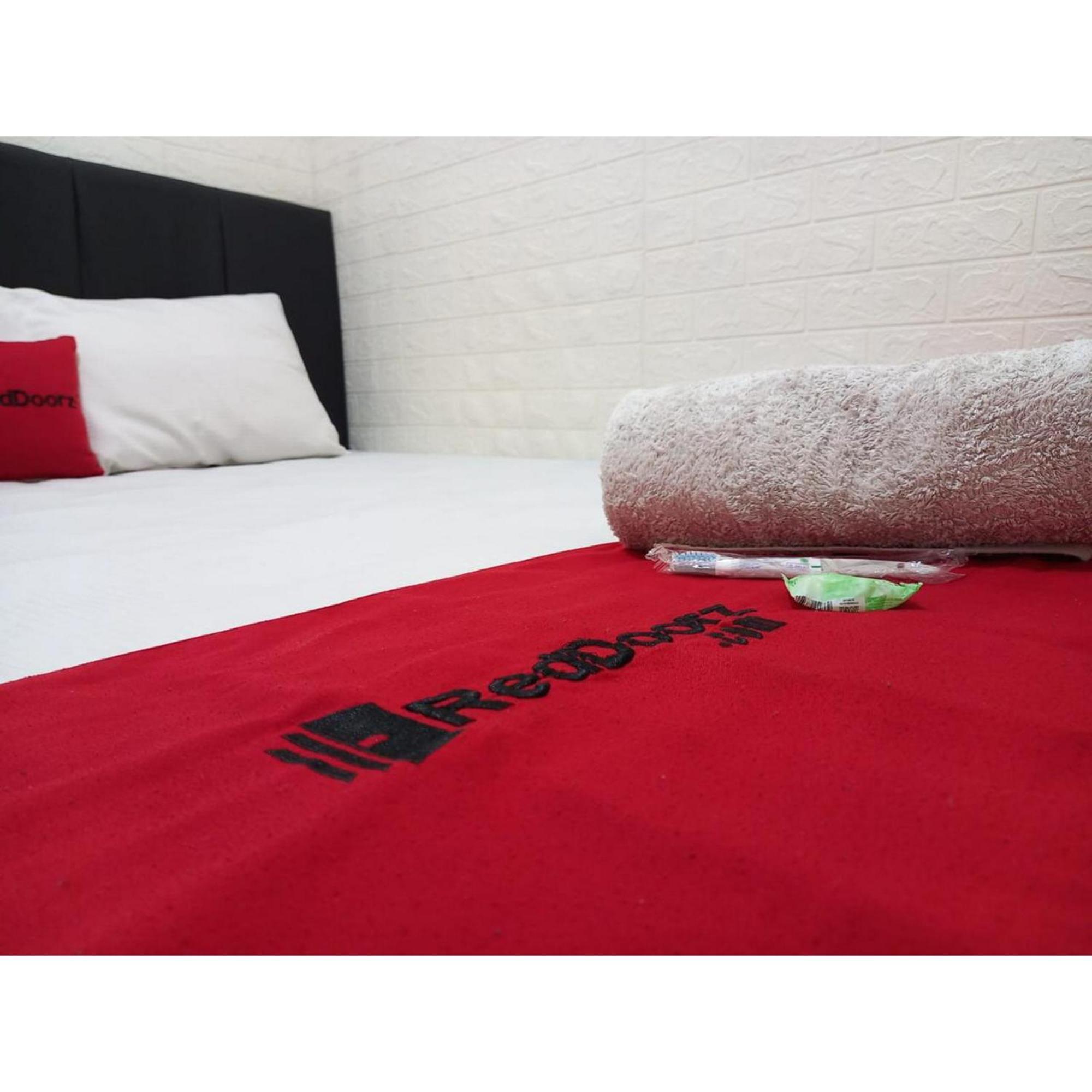 Reddoorz At Luxury Homestay Near Kantor Regional II Bkn Surabaya 诗都阿佐 外观 照片