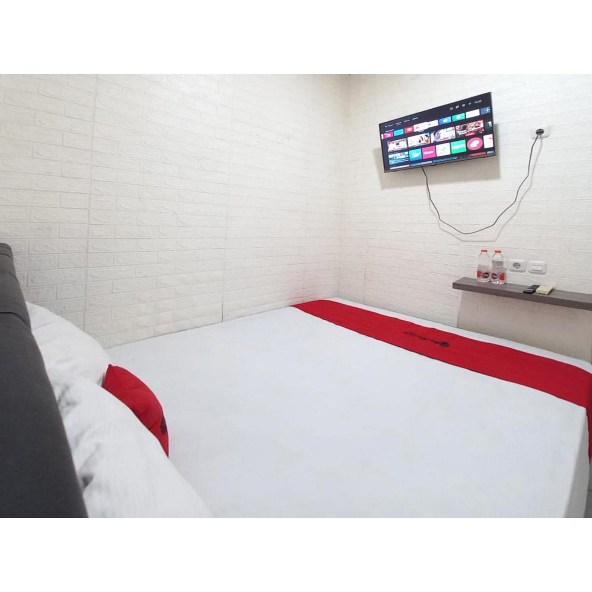 Reddoorz At Luxury Homestay Near Kantor Regional II Bkn Surabaya 诗都阿佐 外观 照片