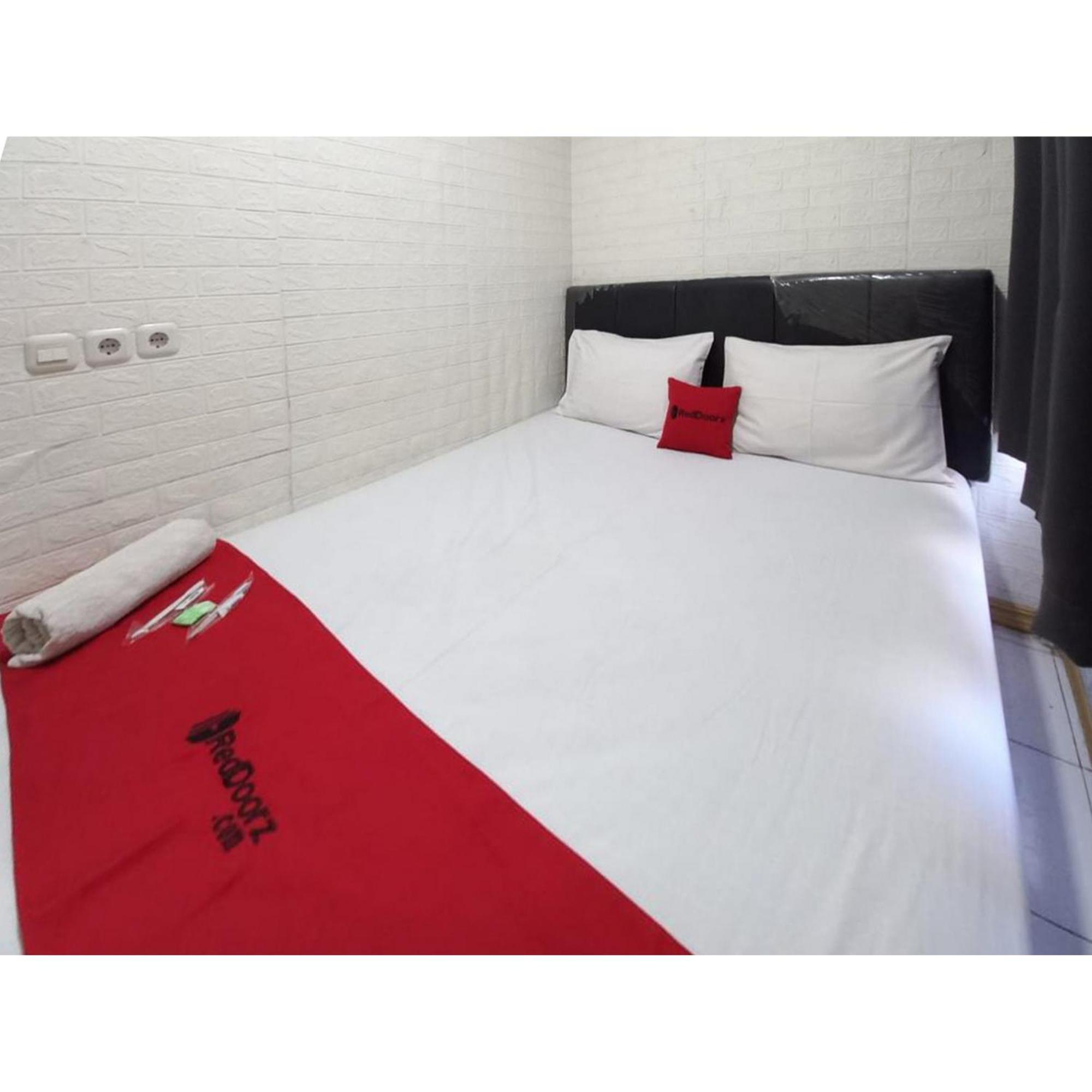 Reddoorz At Luxury Homestay Near Kantor Regional II Bkn Surabaya 诗都阿佐 外观 照片