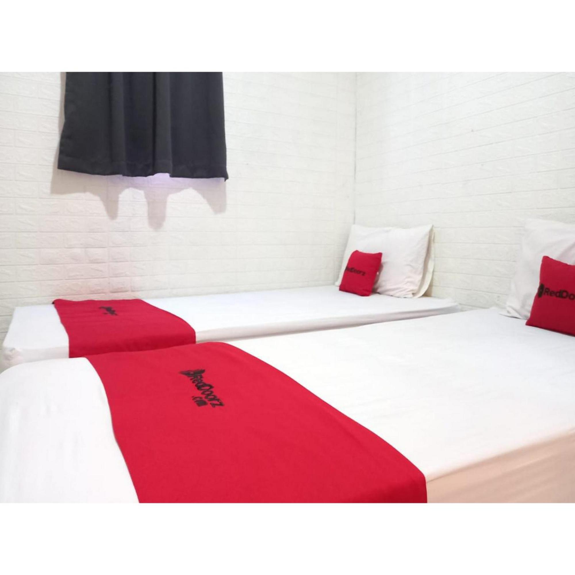 Reddoorz At Luxury Homestay Near Kantor Regional II Bkn Surabaya 诗都阿佐 外观 照片