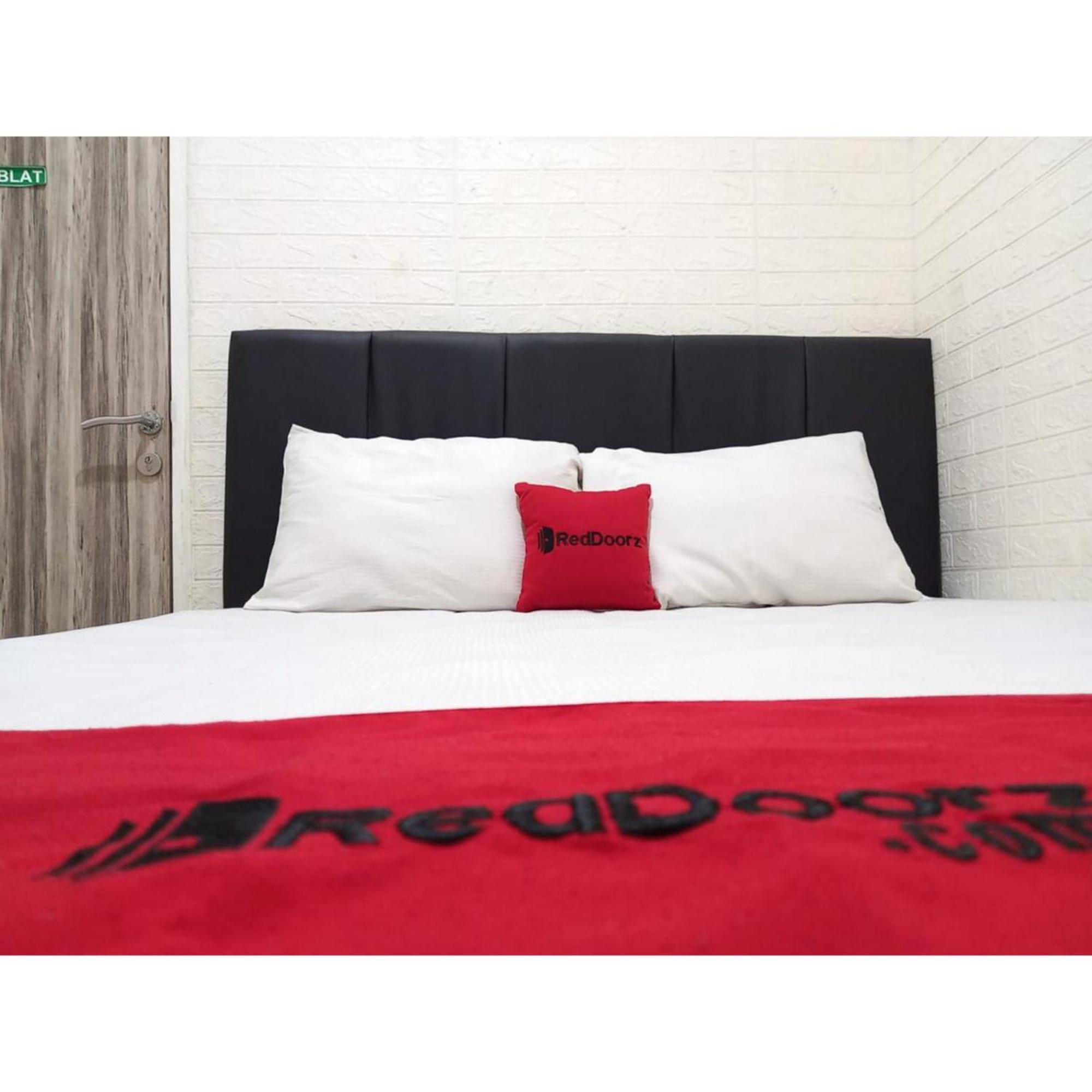 Reddoorz At Luxury Homestay Near Kantor Regional II Bkn Surabaya 诗都阿佐 外观 照片