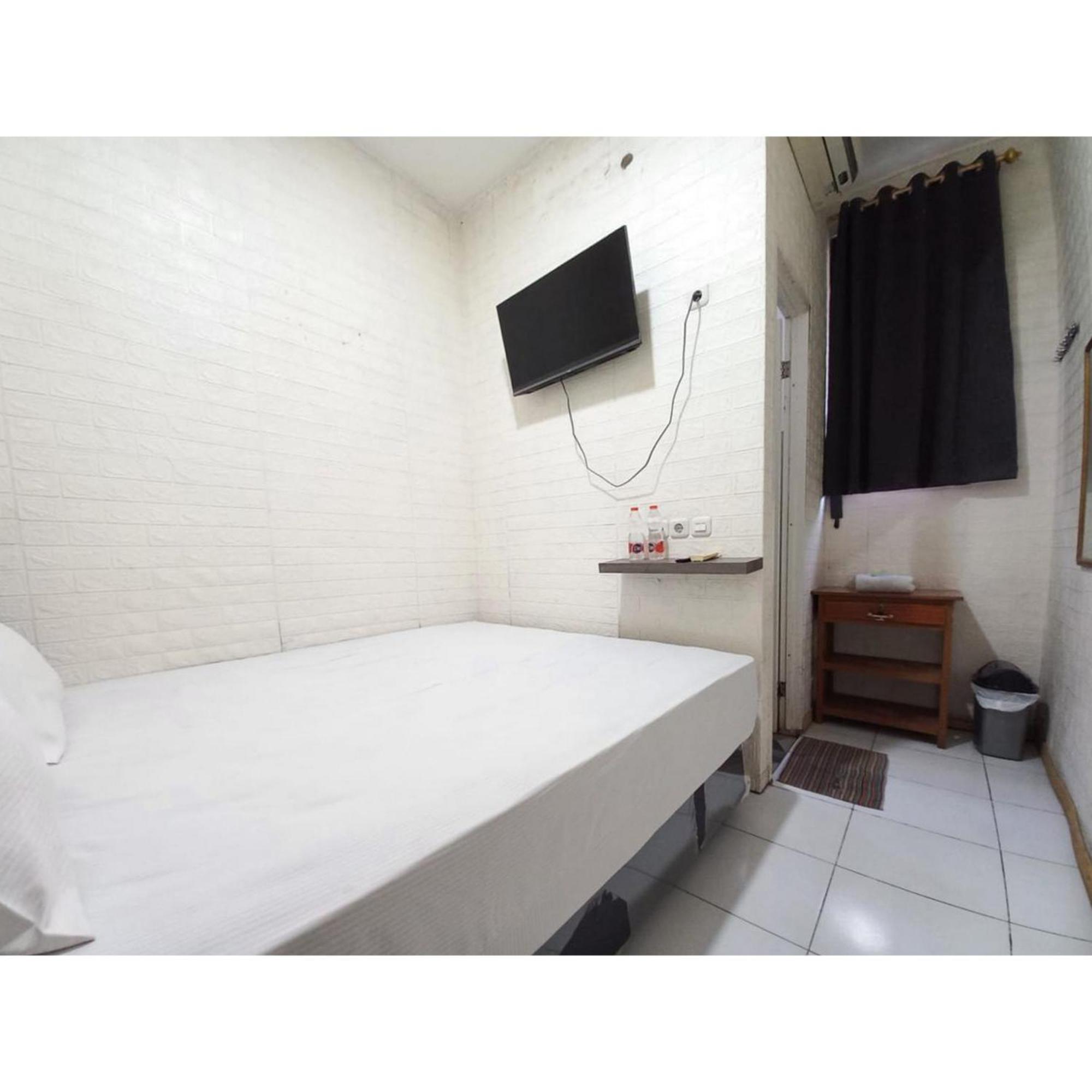 Reddoorz At Luxury Homestay Near Kantor Regional II Bkn Surabaya 诗都阿佐 外观 照片