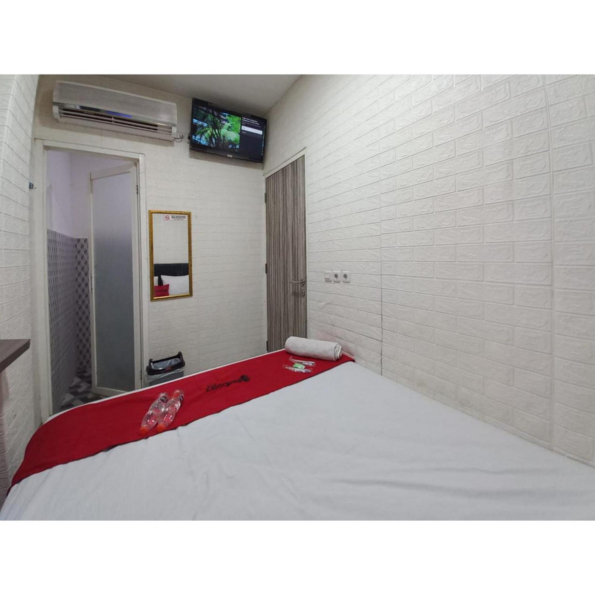 Reddoorz At Luxury Homestay Near Kantor Regional II Bkn Surabaya 诗都阿佐 外观 照片