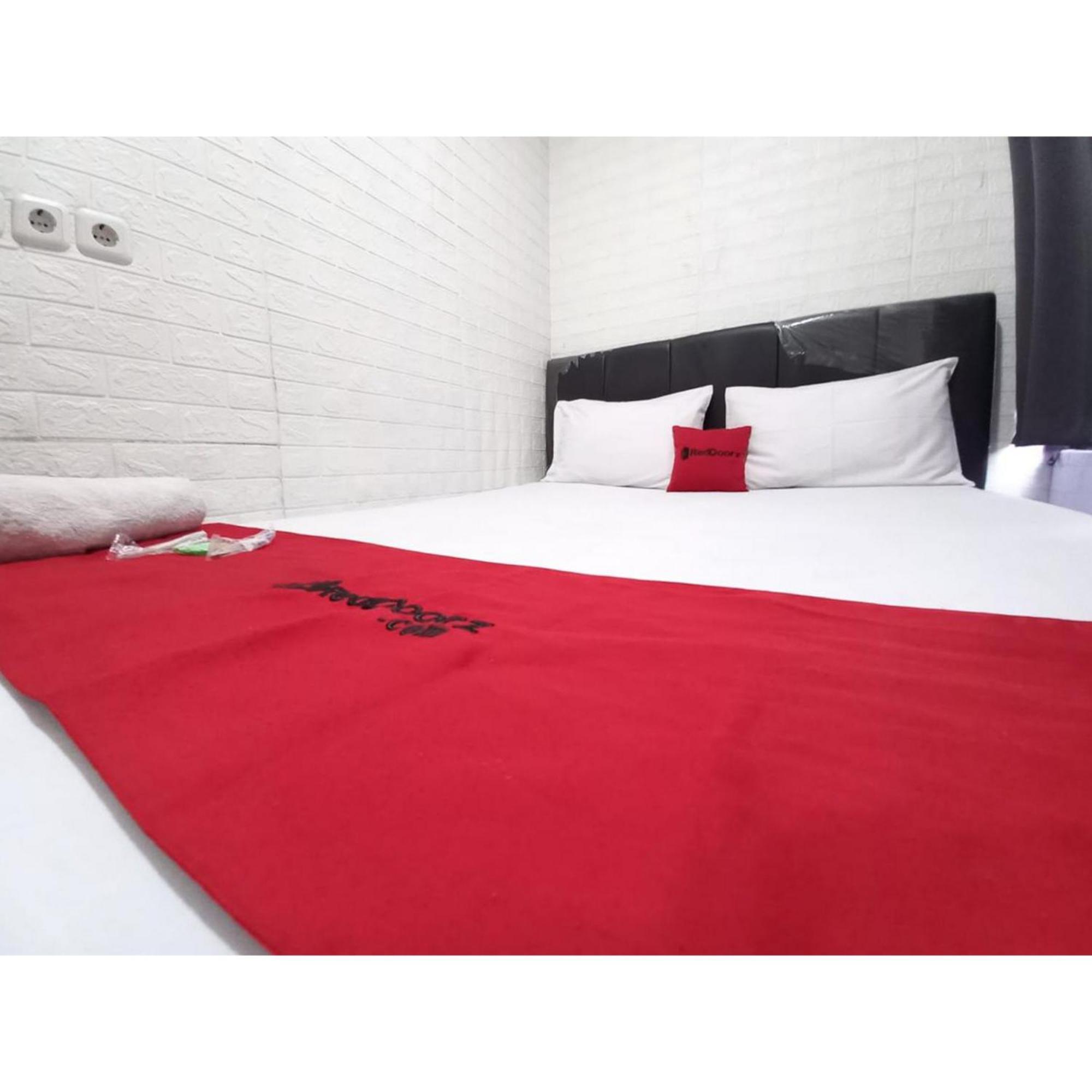 Reddoorz At Luxury Homestay Near Kantor Regional II Bkn Surabaya 诗都阿佐 外观 照片