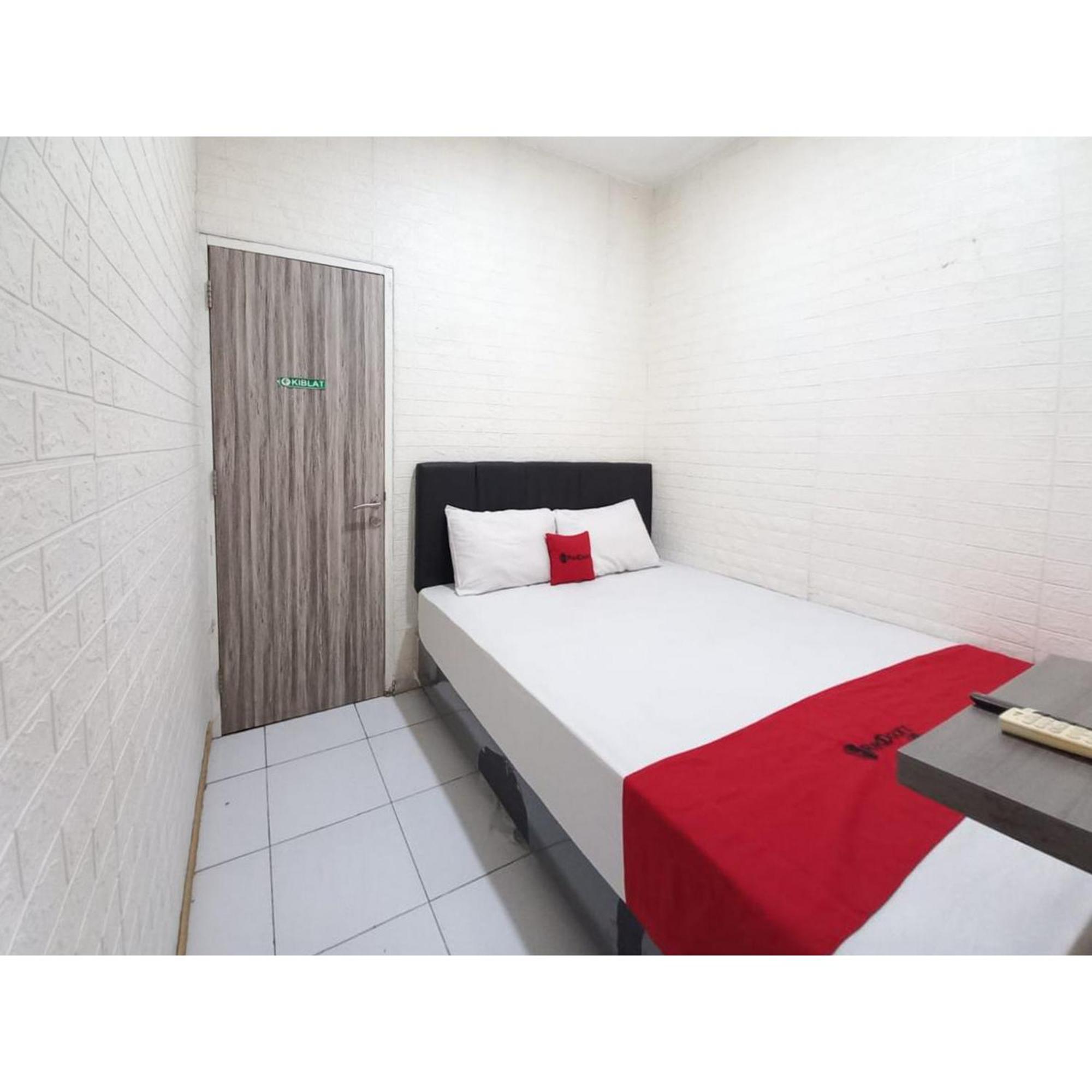 Reddoorz At Luxury Homestay Near Kantor Regional II Bkn Surabaya 诗都阿佐 外观 照片
