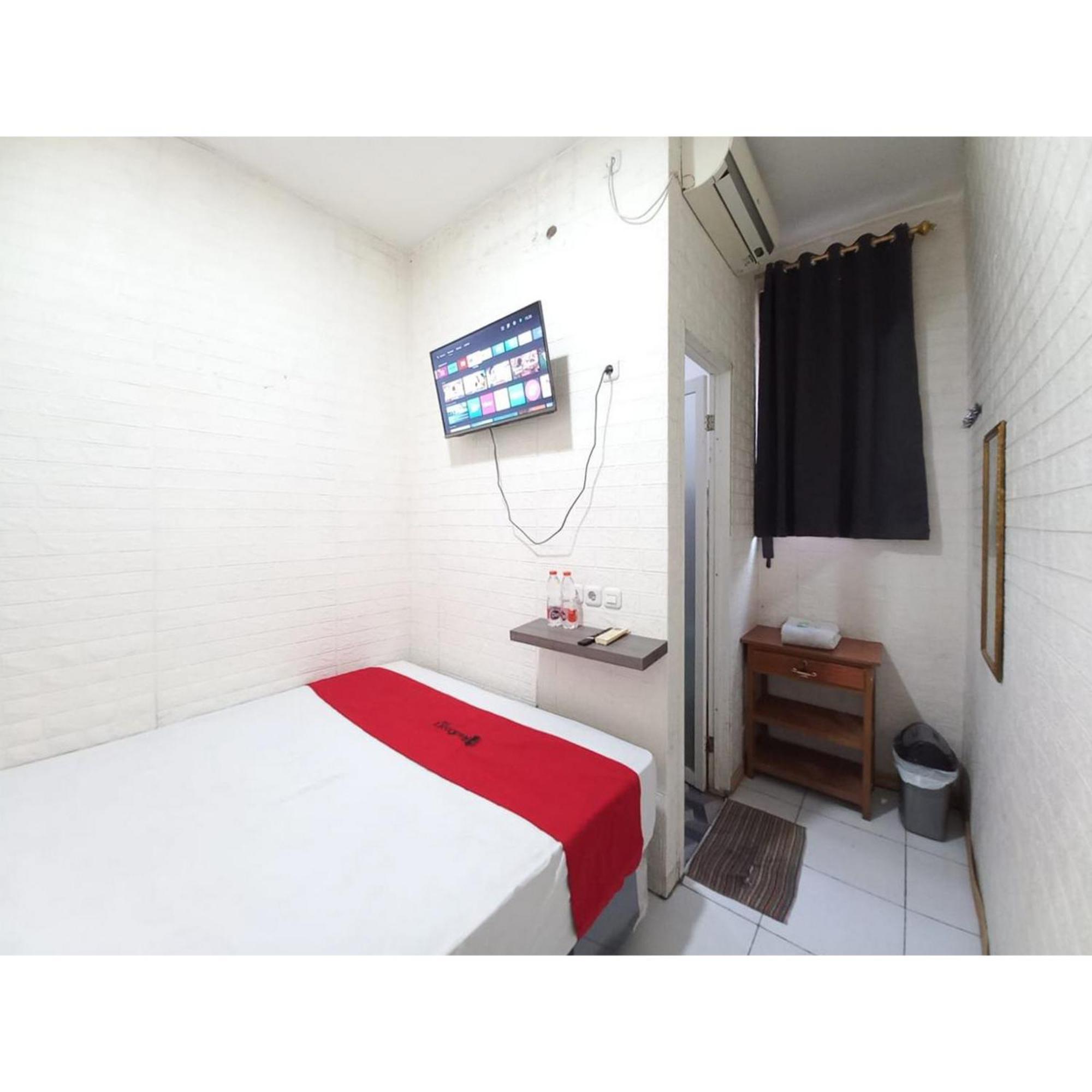 Reddoorz At Luxury Homestay Near Kantor Regional II Bkn Surabaya 诗都阿佐 外观 照片