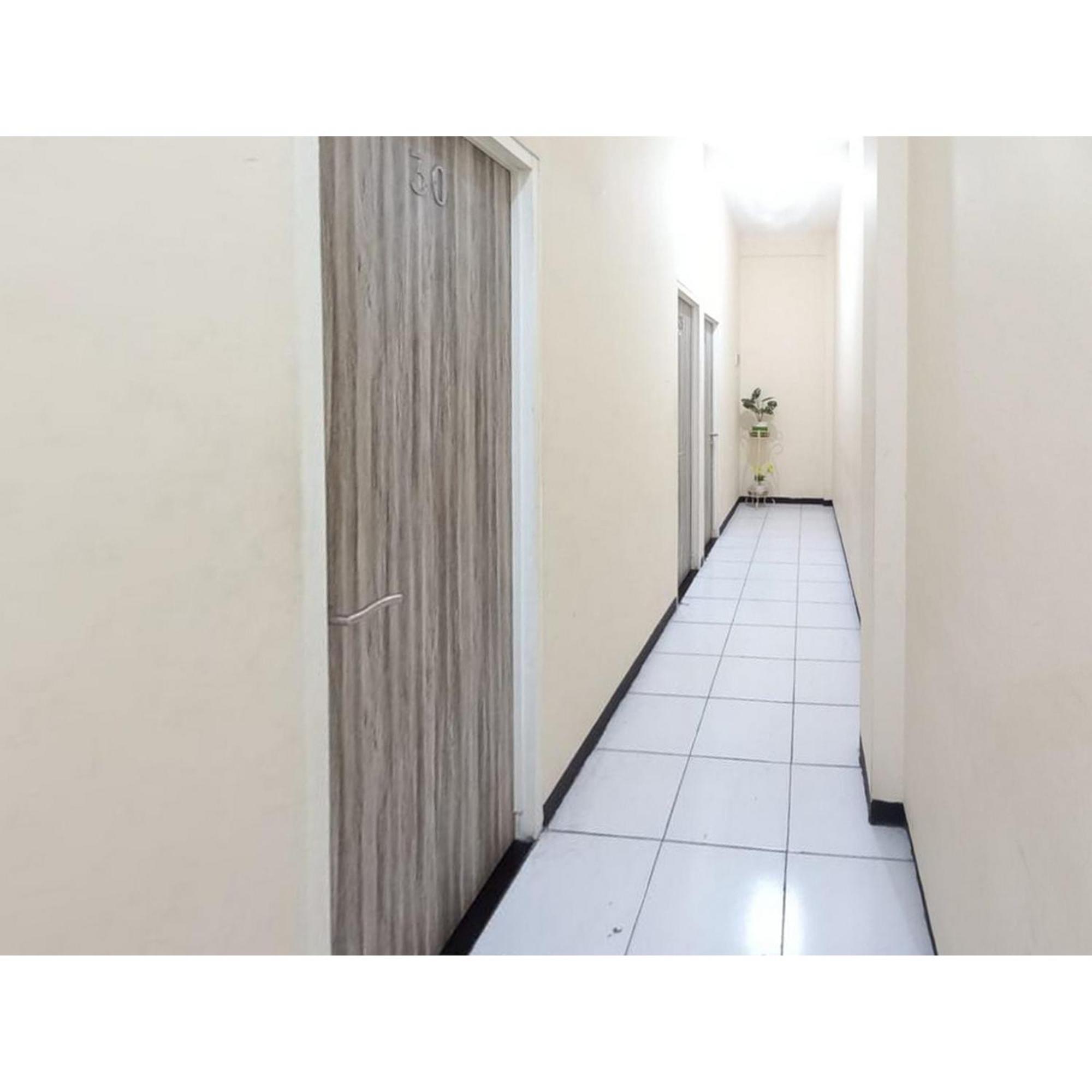Reddoorz At Luxury Homestay Near Kantor Regional II Bkn Surabaya 诗都阿佐 外观 照片