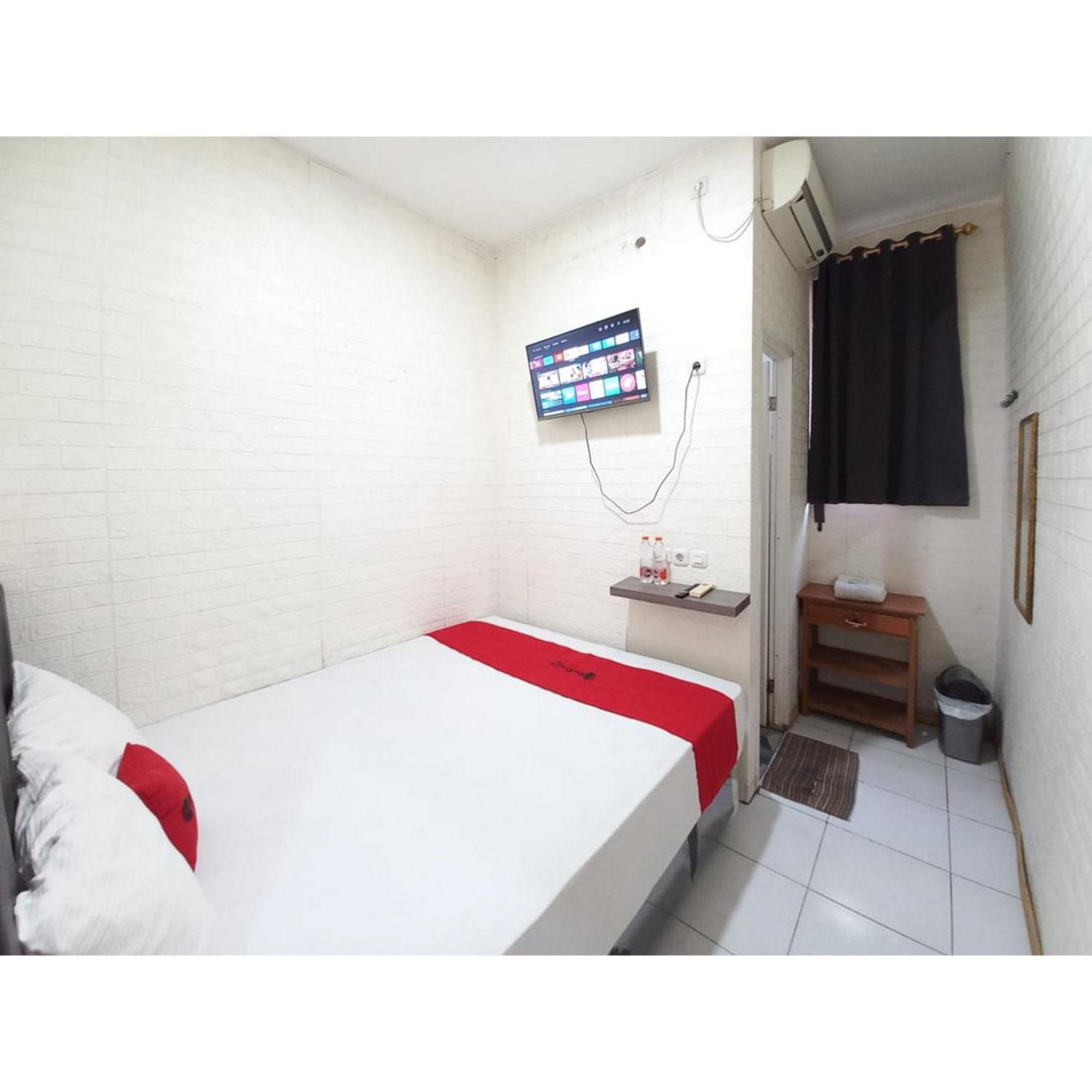 Reddoorz At Luxury Homestay Near Kantor Regional II Bkn Surabaya 诗都阿佐 外观 照片