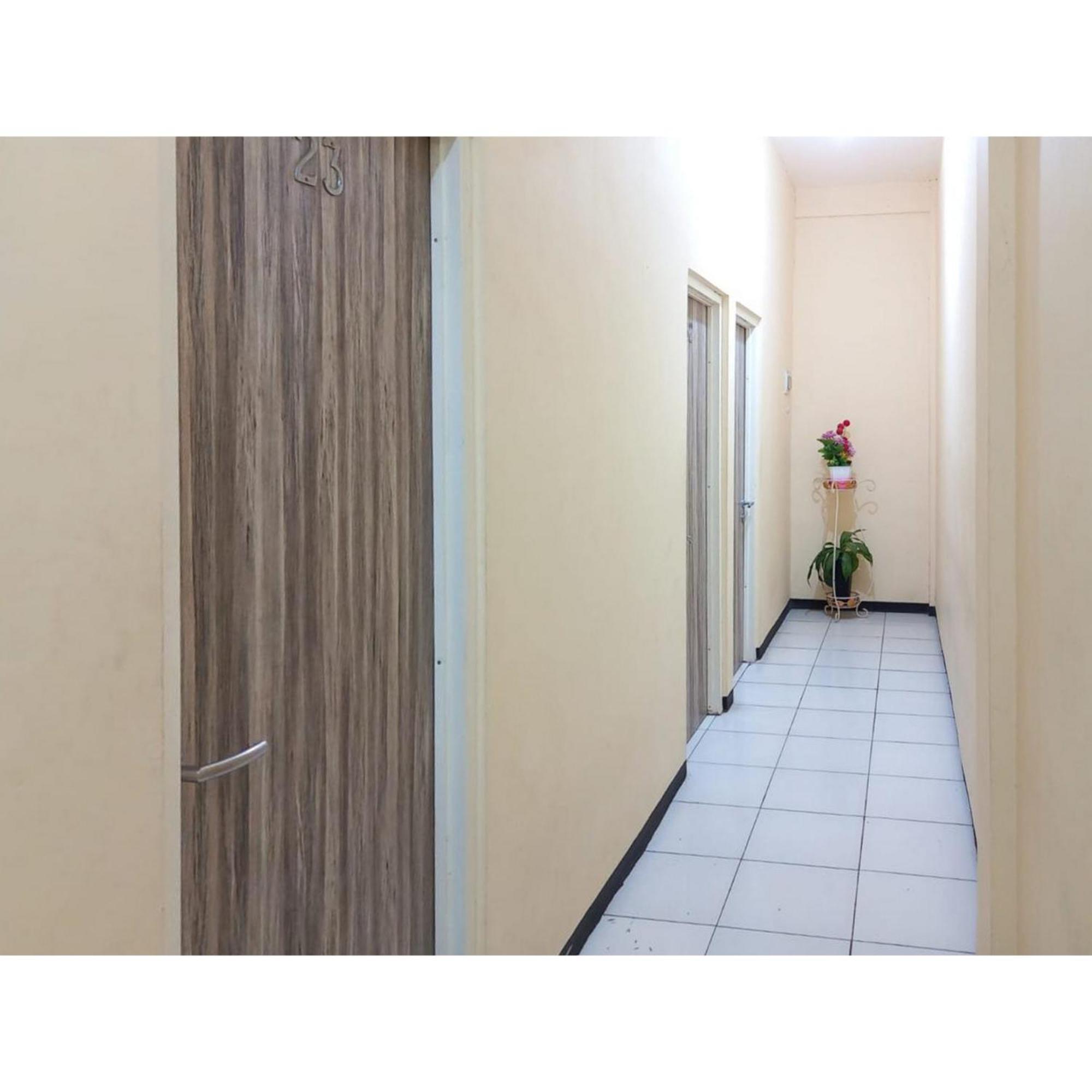 Reddoorz At Luxury Homestay Near Kantor Regional II Bkn Surabaya 诗都阿佐 外观 照片