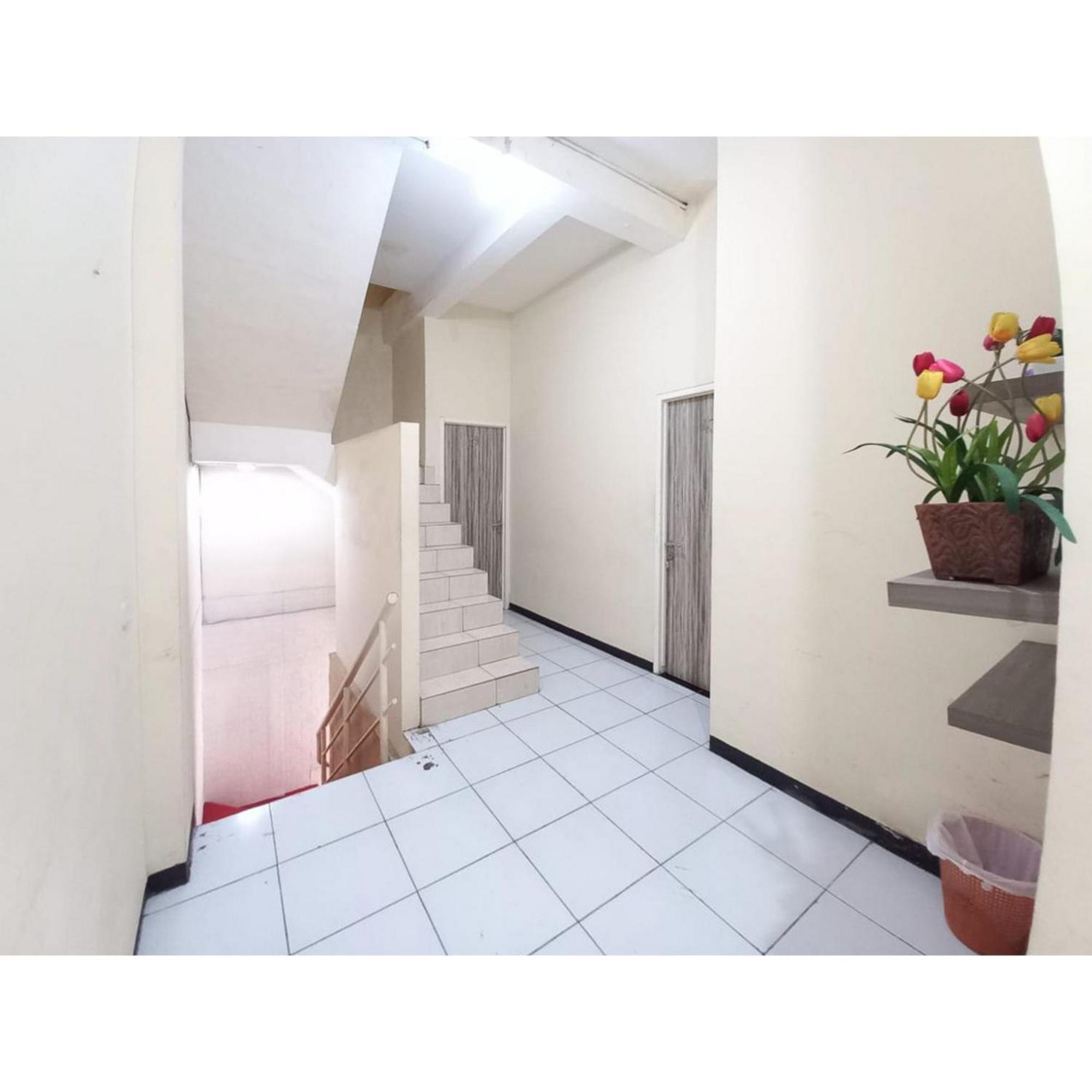 Reddoorz At Luxury Homestay Near Kantor Regional II Bkn Surabaya 诗都阿佐 外观 照片