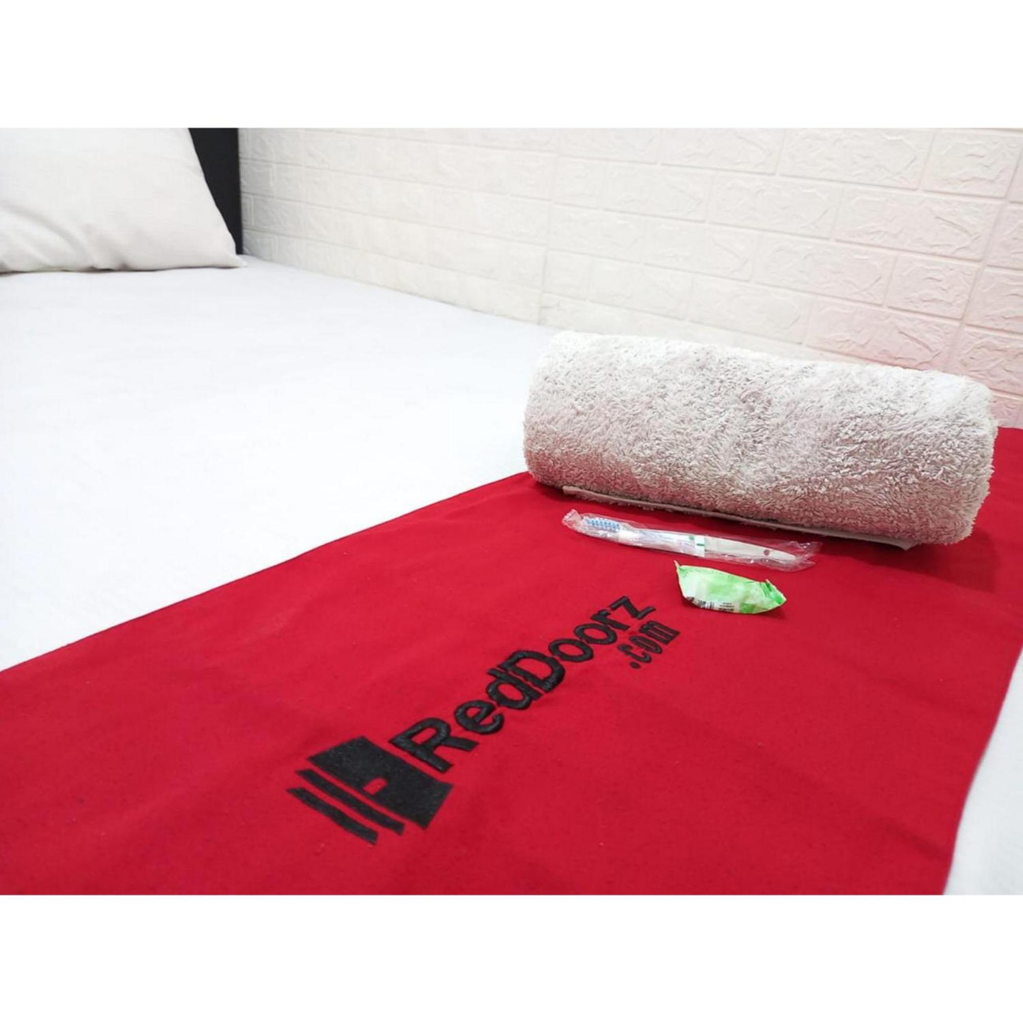 Reddoorz At Luxury Homestay Near Kantor Regional II Bkn Surabaya 诗都阿佐 外观 照片