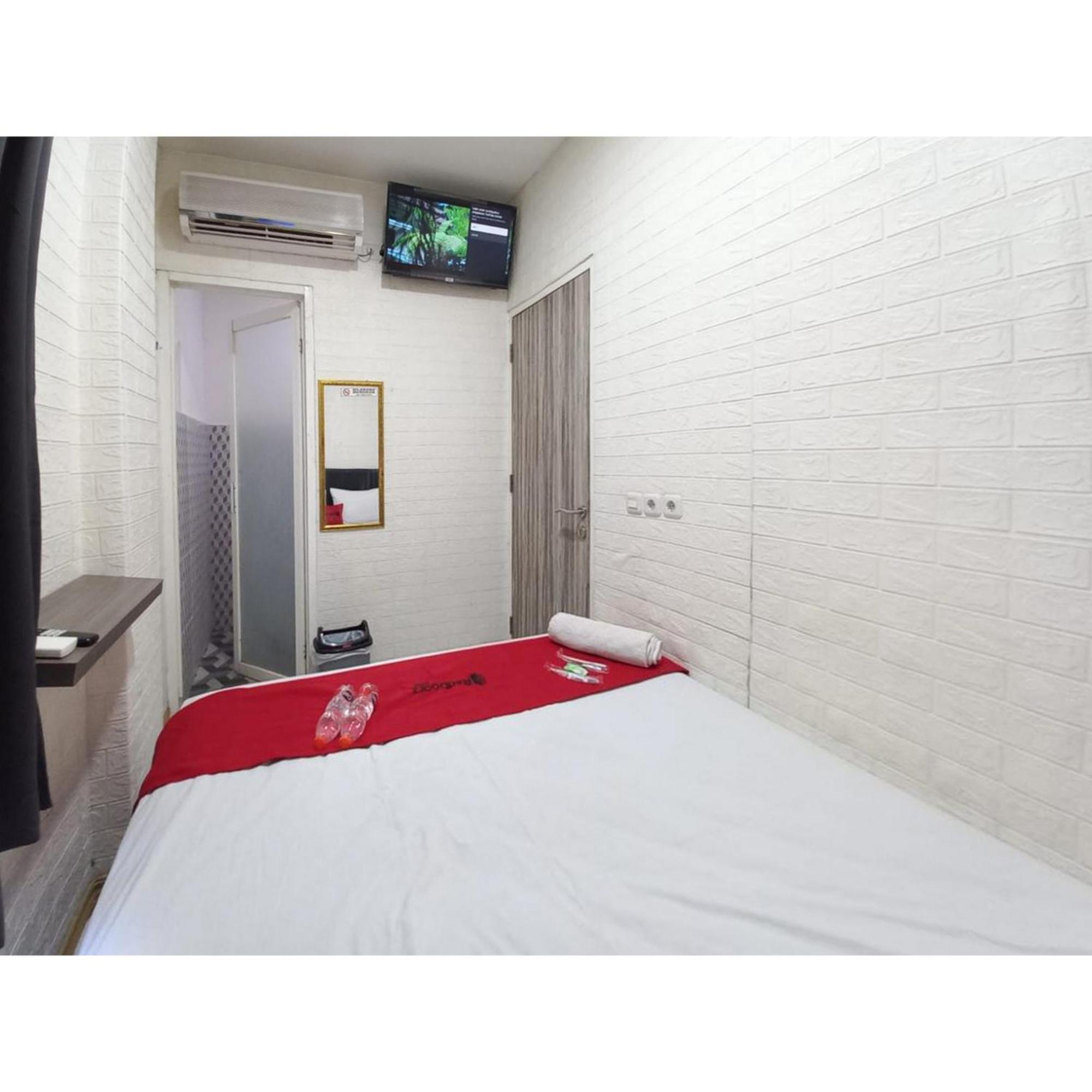 Reddoorz At Luxury Homestay Near Kantor Regional II Bkn Surabaya 诗都阿佐 外观 照片